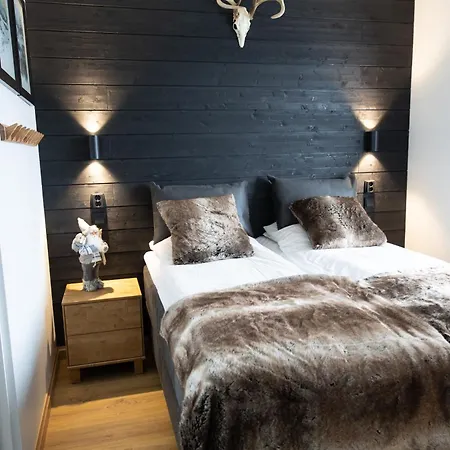 Levi Cranberry Sirkka